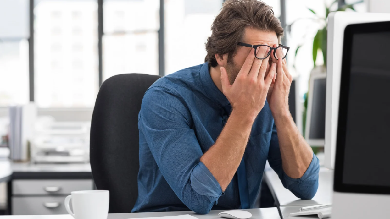 Stress al lavoro: più della metà degli italiani è sotto stress, 1 su 3 pronto a cambiare impiego