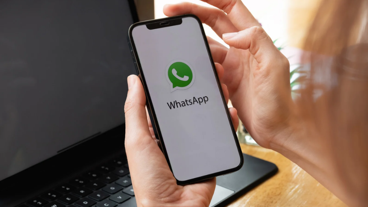 WhatsApp rivoluziona tutto:  in arrivo filtri automatici e nuove funzionalità