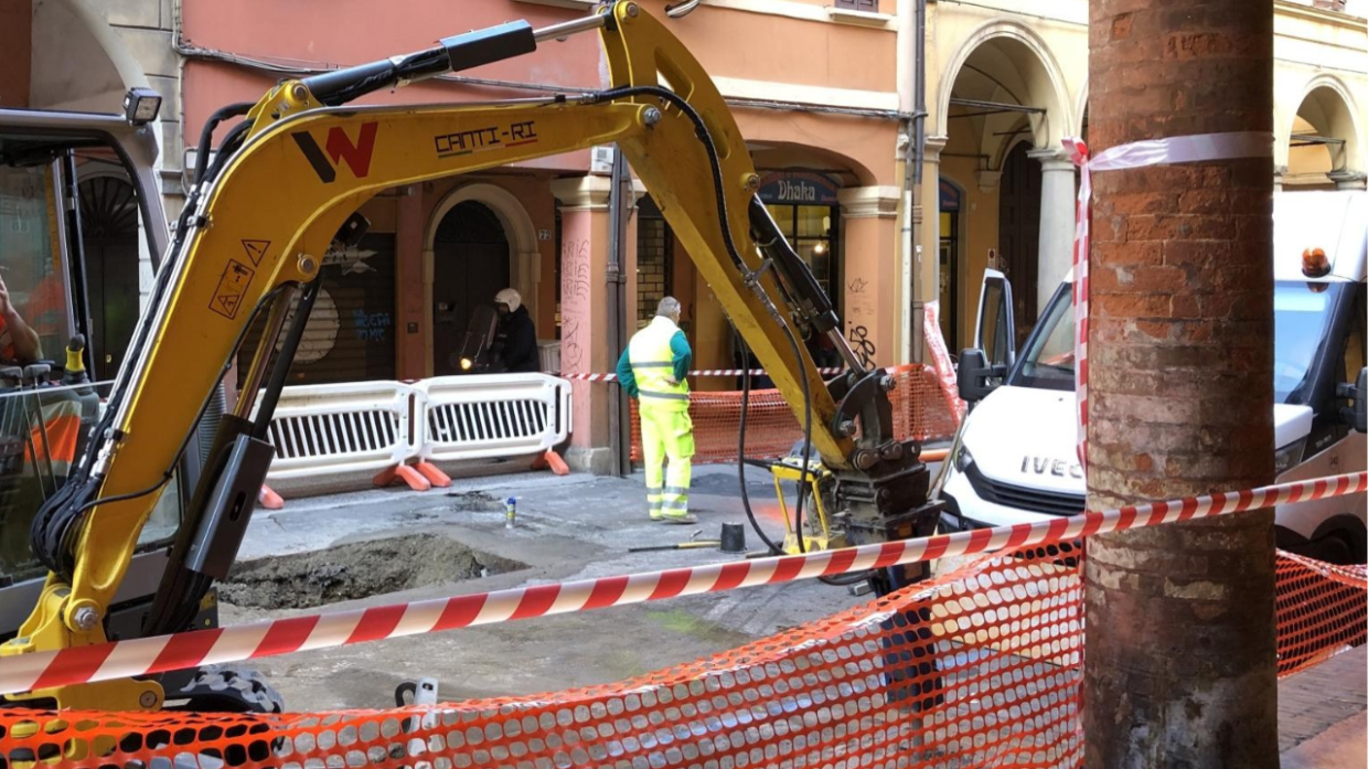 Disagi e polemiche a Bologna: un cantiere che non trova pace