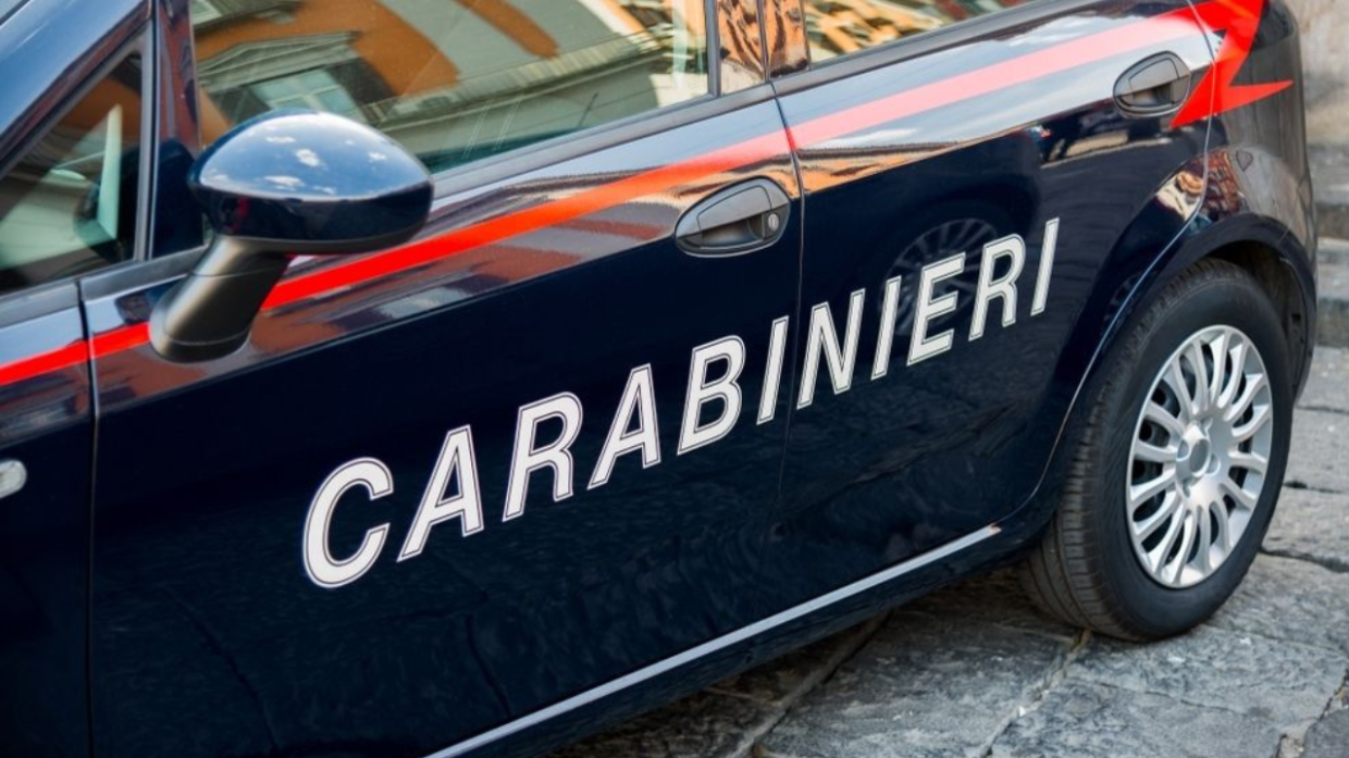 Furto notturno a Novellara: sottratti contanti e sigarette