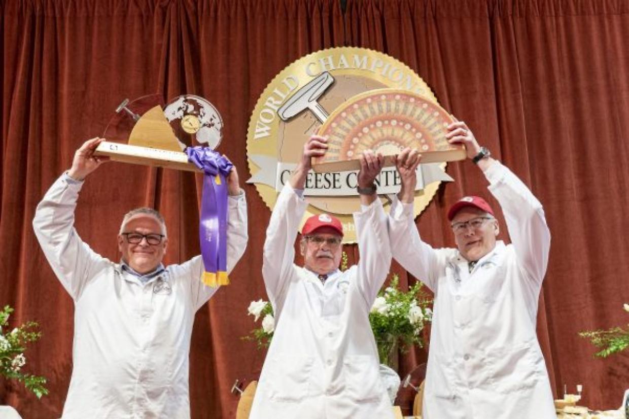 Il Parmigiano Reggiano di Montese vince l'oro ai World Cheese Awards 2024