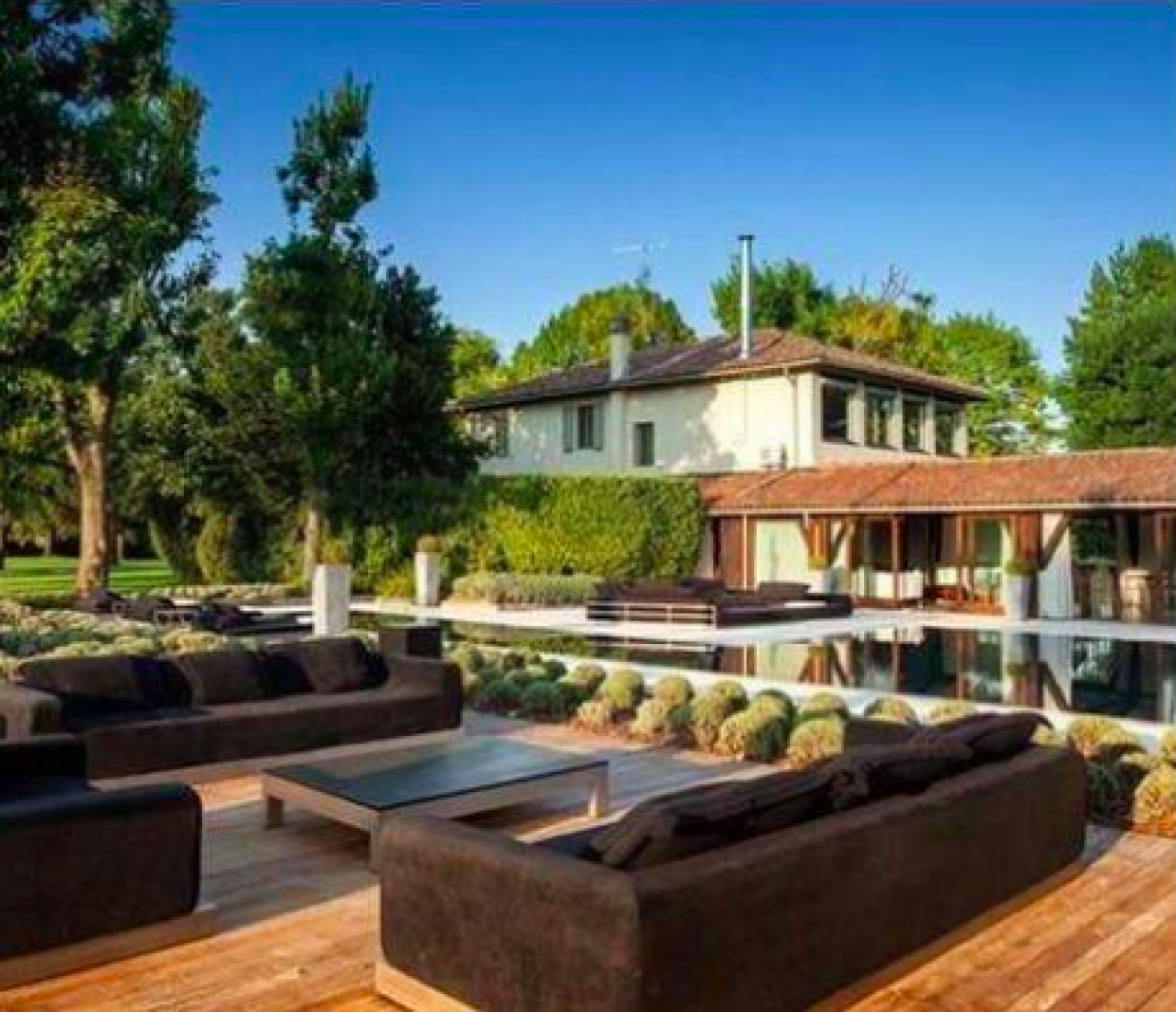 'L'Eremita': la straordinaria villa di Gianluca Vacchi sui colli bolognesi