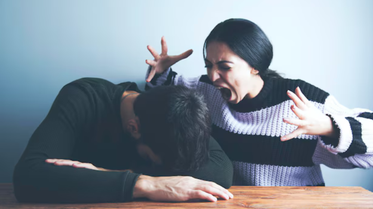 Reggiolo: Aggressione e Minacce, la Fine di una Relazione Sfocia in Violenza