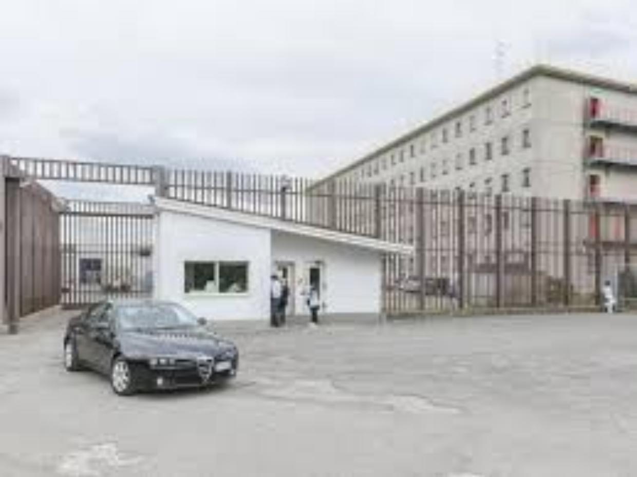 Feriti due agenti nel carcere della Dozza