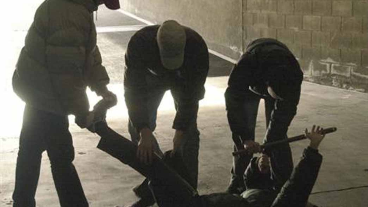 Aggressione notturna in Piazza XX Settembre: giovane pakistano aggredito da quattro uomini