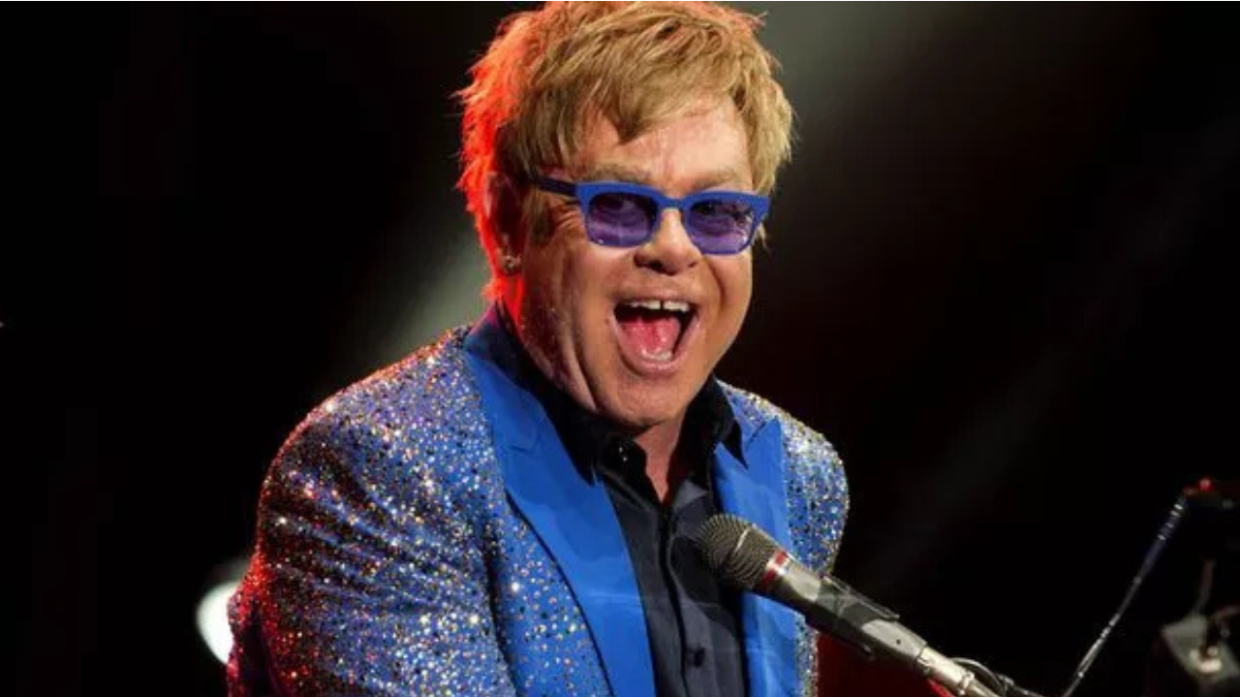 Elton John: «Non ci vedo più ma sono l'uomo più fortunato del mondo» 
