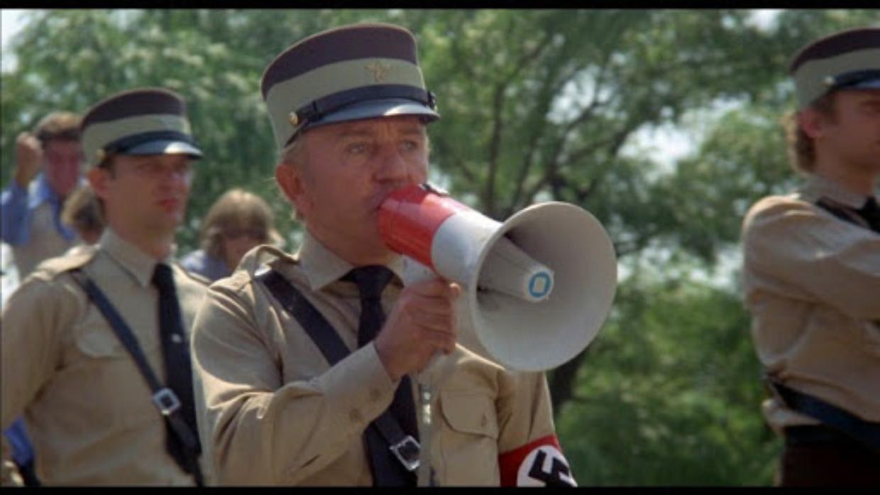 La Polizia arresta 12 nazisti dell'Illinois