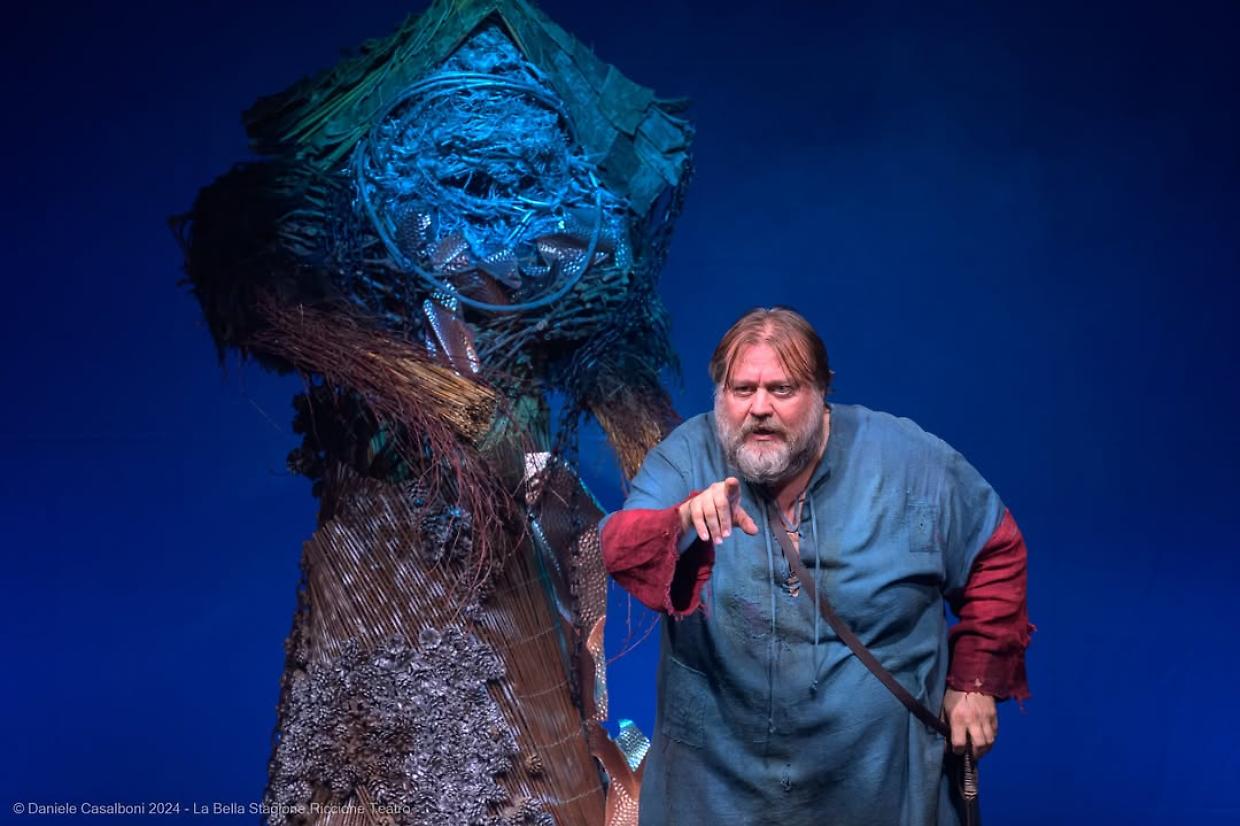 Al Teatro Celebrazioni va in scena 'Diogene': Stefano Fresi incanta nel ruolo del filosofo ribelle