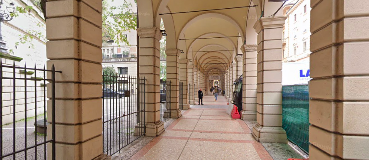 Rissa in via Indipendenza tra bande rivali: diversi feriti e indagini in corso