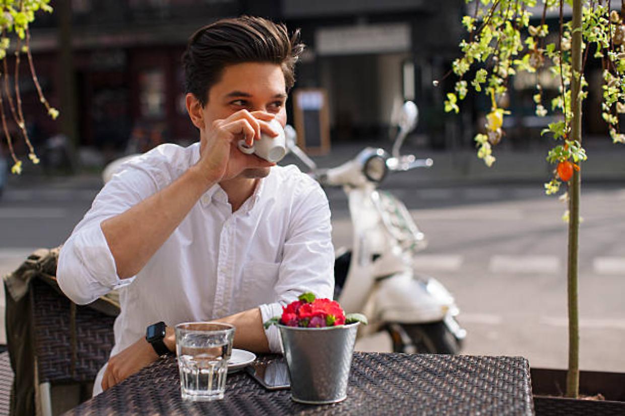 Il tuo stile nel bere il caffè svela la tua personalità: scopri i 7 profili del consumatore italiano