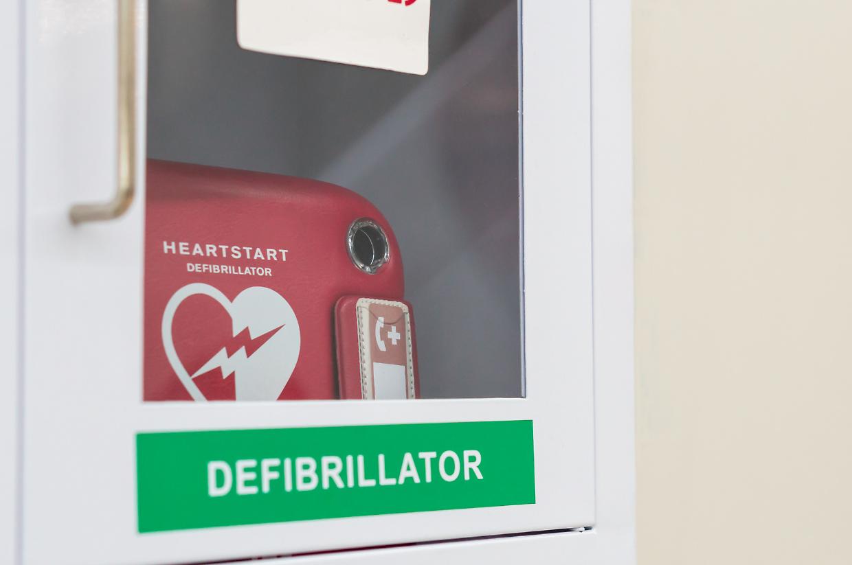 Ausl Romagna potenzia la rete di soccorso con 200 nuovi defibrillatori grazie ai fondi regionali
