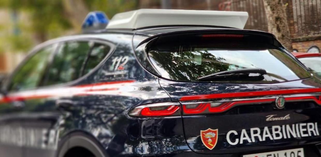 Bologna, tenta una rapina e aggredisce un'addetta alla sicurezza