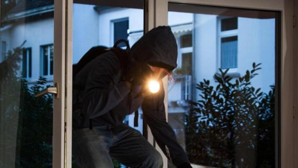 Ravenna: rapinatore tenta la rapina ma rimane ferito al Penny Market. Ora è in fuga con 600 euro in tasca