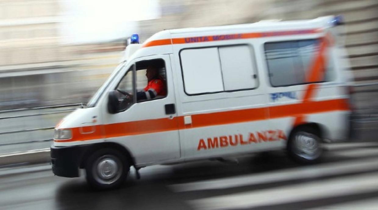Reggio Emilia: 49enne perde il controllo e si cappotta sulla Tangenziale la mattina di Natale