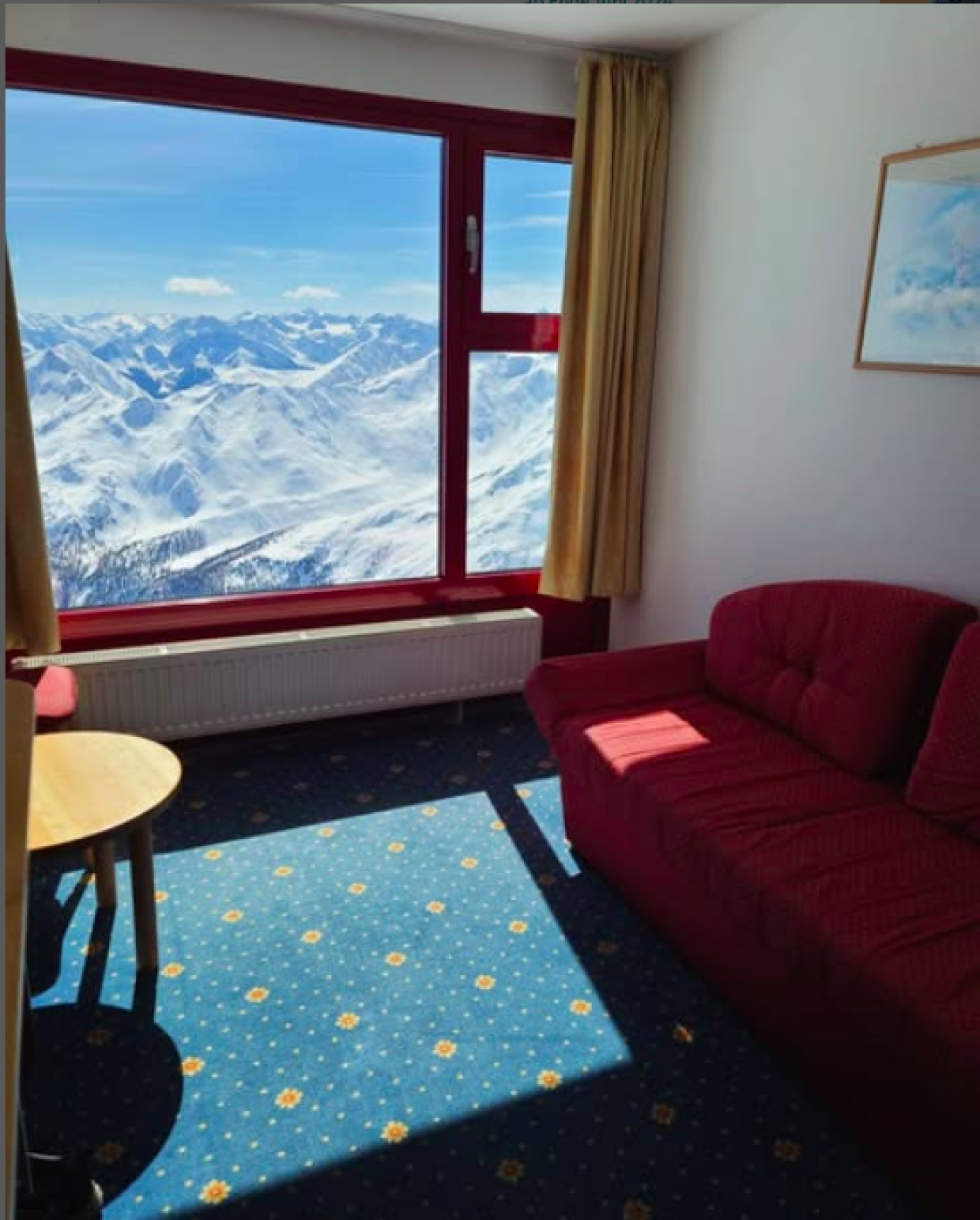 L'hotel più alto d'Europa si trova in Italia: ecco quanto costa una stanza