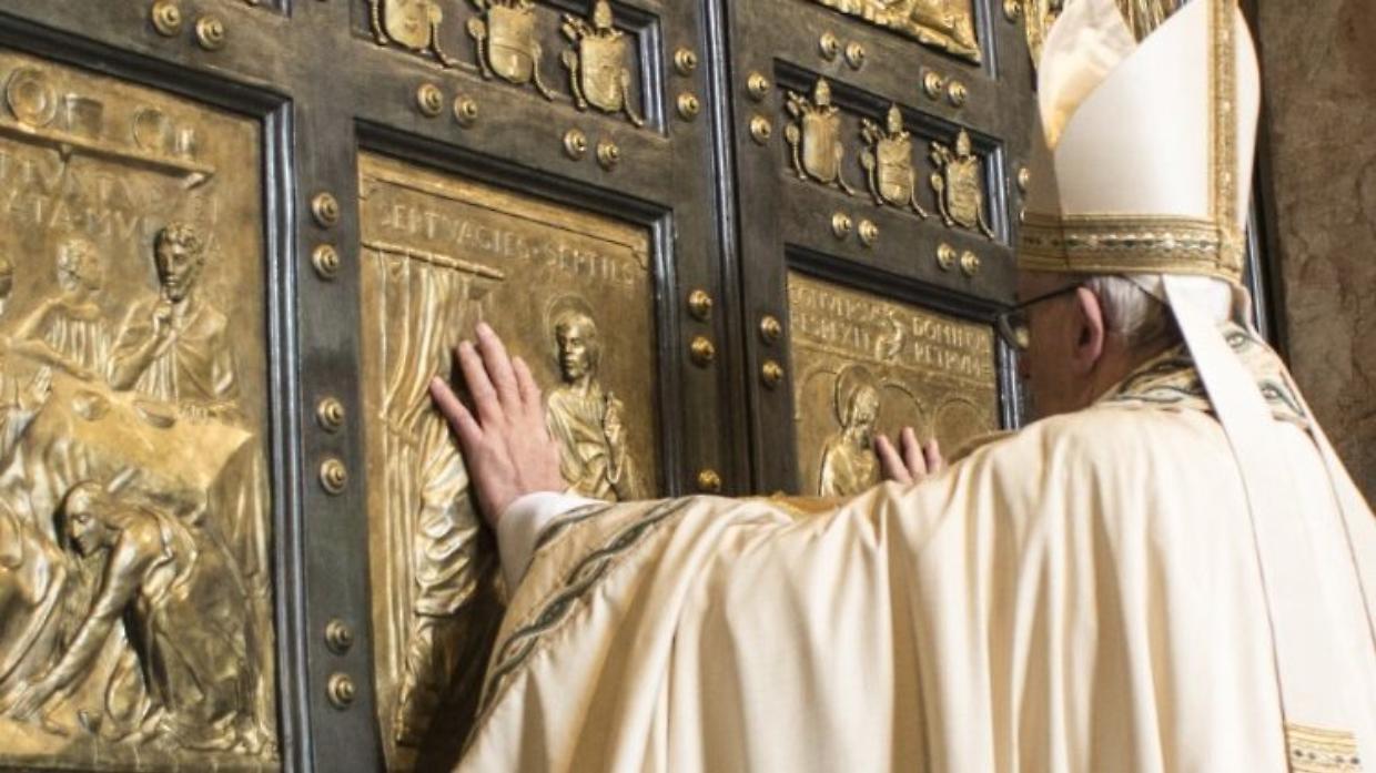 La Diocesi di Rimini inaugura il Giubileo 2025 con eventi e pellegrinaggi, coinvolgendo 18 luoghi giubilari nella celebrazione 