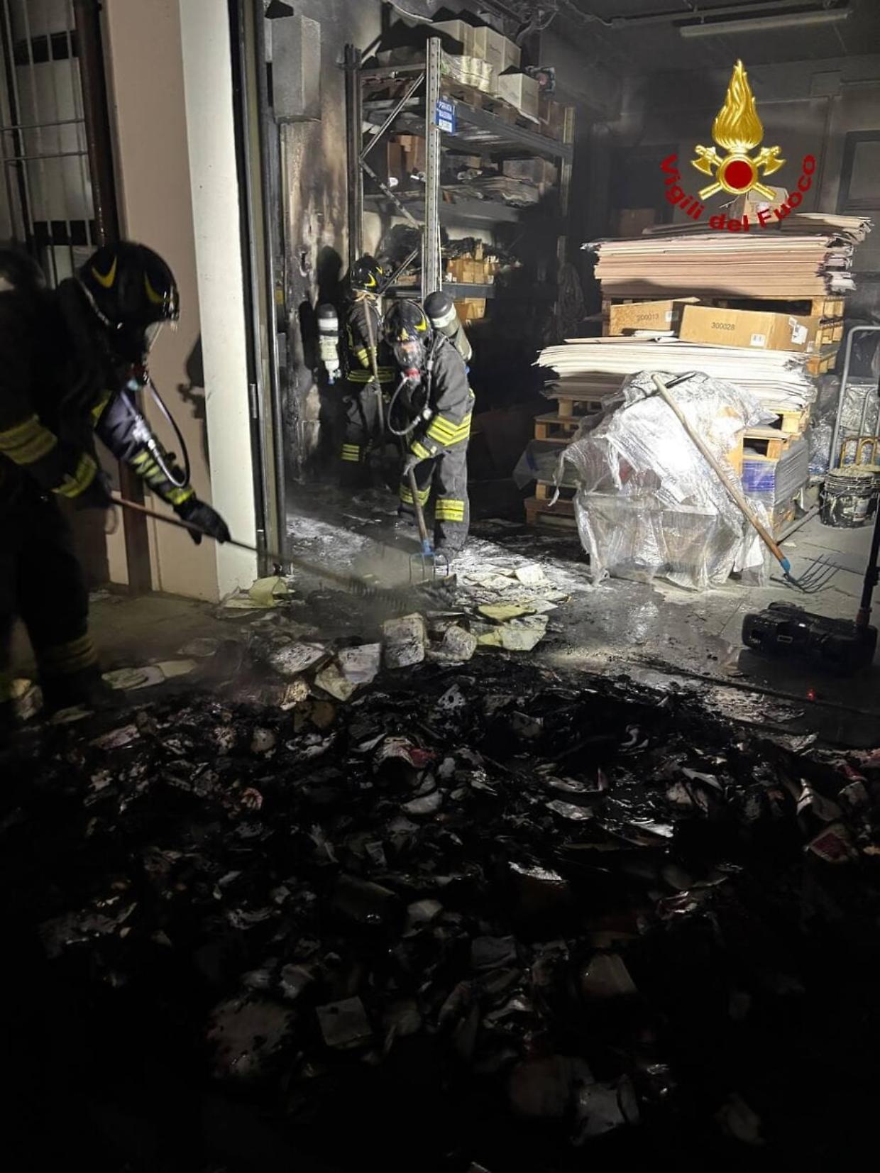 Pieve di Cento: incendio in azienda, fiamme domate senza feriti