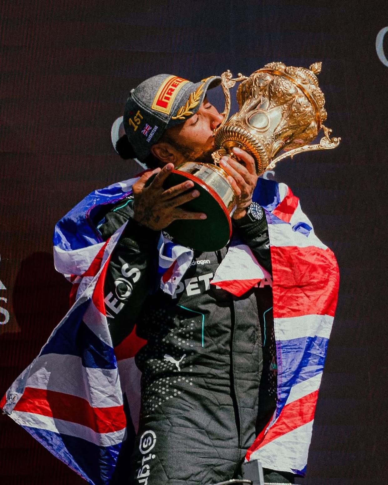 Lewis Hamilton e Ferrari: il nuovo post che accende i tifosi del Cavallino Rampante