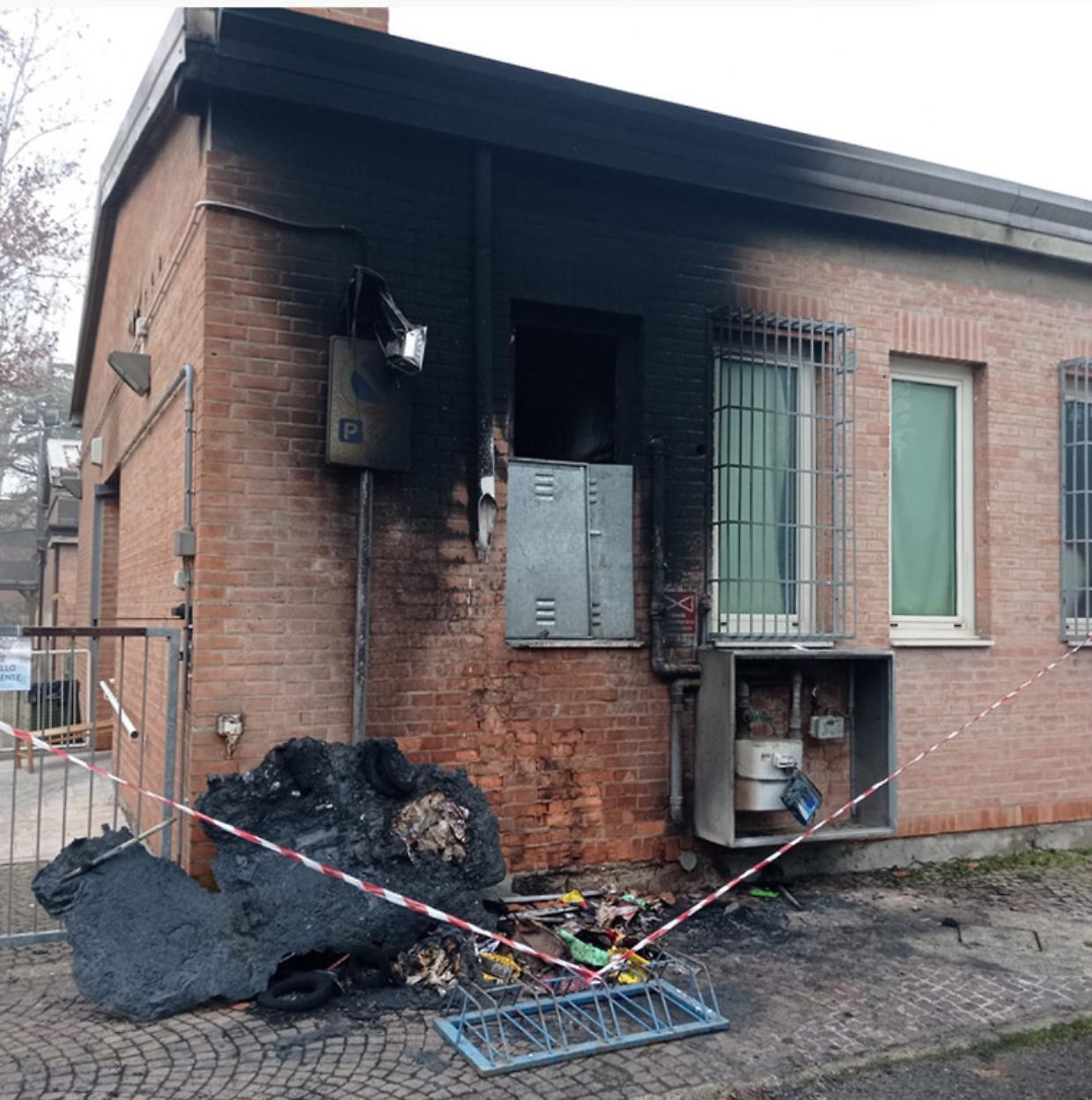 Un rogo danneggia la centrale termica della scuola dell'infanzia di San Damaso
