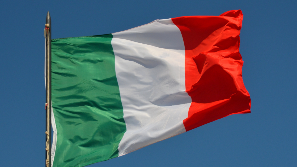 Mattarella: Il Tricolore, Simbolo di Identità e Orgoglio Nazionale