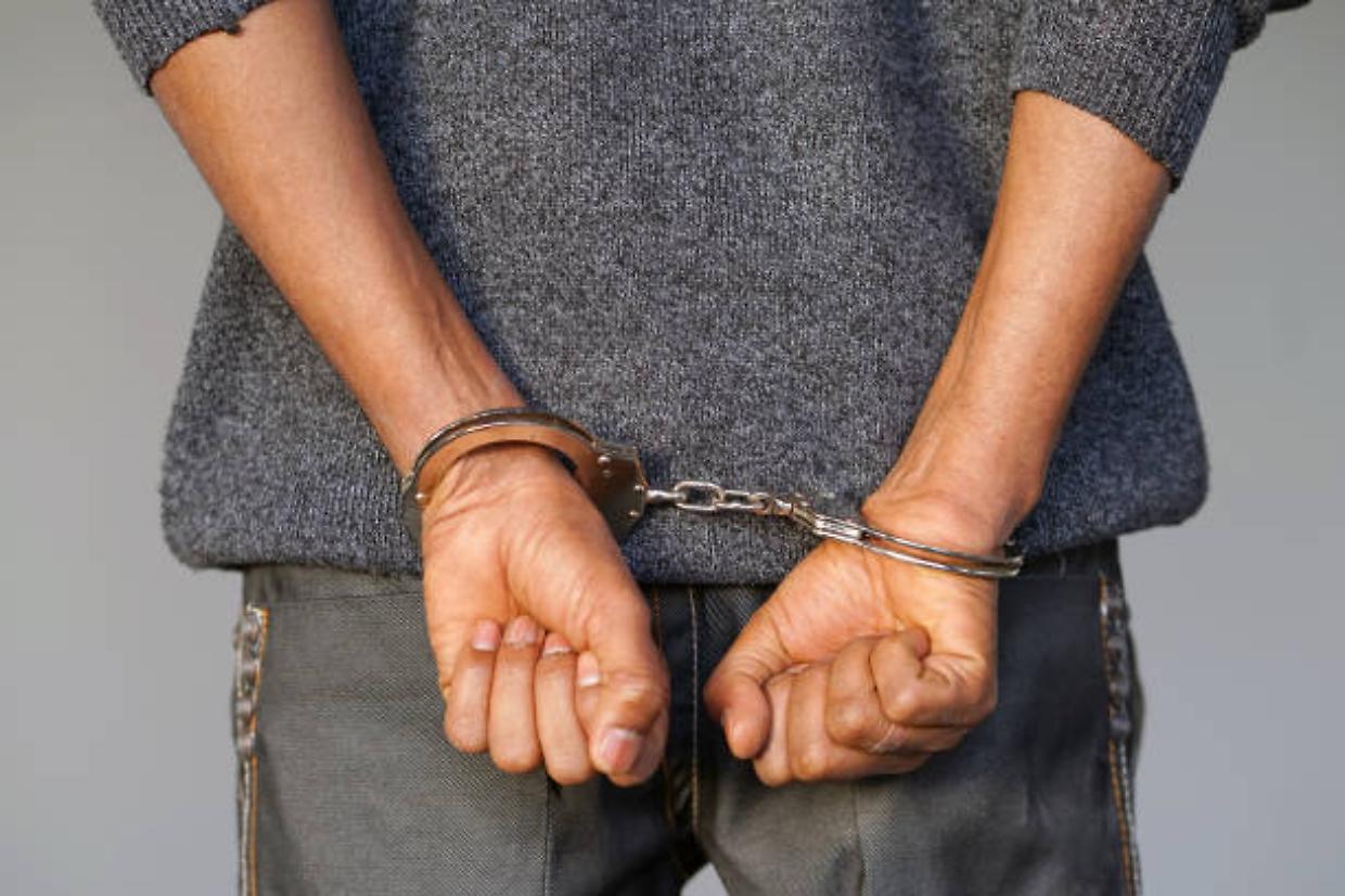 Rapina in un supermercato a Viale Vespucci: due uomini nordafricani irregolari arrestati