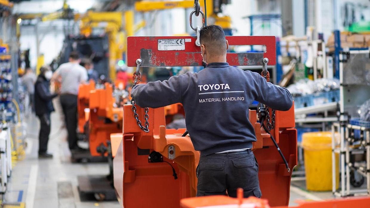 Riapre la Toyota Handling di Borgo Panigale: 650 operai tornano al lavoro con un piano di ripresa 