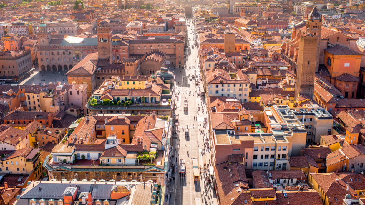 Bologna cambia: la linea rossa avanza e trasforma la viabilità in città