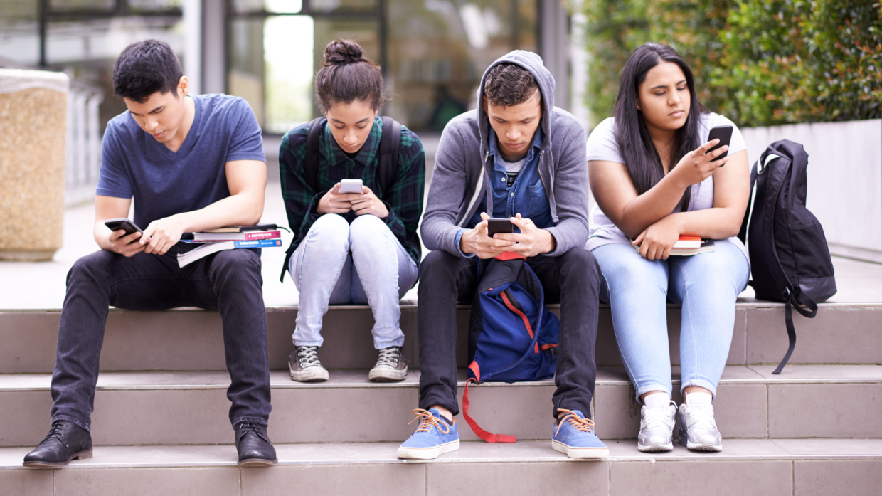 "Social Media: quello che a scuola non ci insegnano". L'evento per esplorare l'uso consapevole dei media tra i giovani 