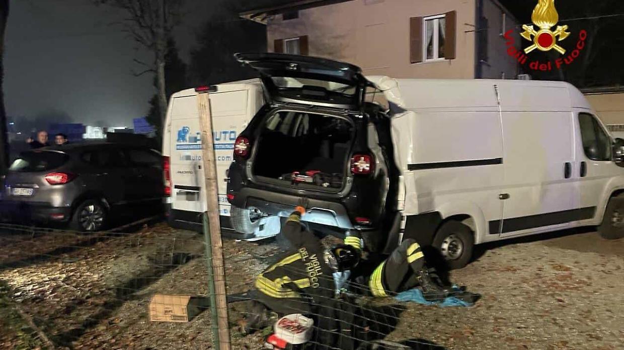 Incendio a Meldola: tetto in fiamme, evacuate dieci persone