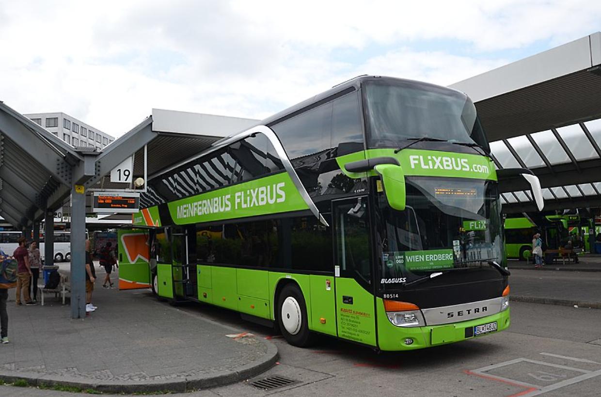 Flixbus chiede scusa e sospende due autisti dopo la denuncia del 19enne abbandonato in strada di notte