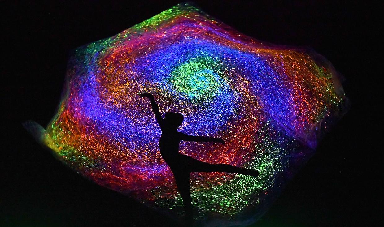 "Cosmos": l'innovativo spettacolo di Evolution Dance Theater inaugura la rassegna ModenaDanza 2025 