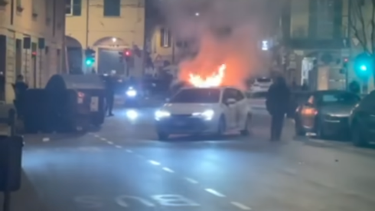 Quindici attivisti denunciati per il caos dell'11 gennaio in centro a Bologna