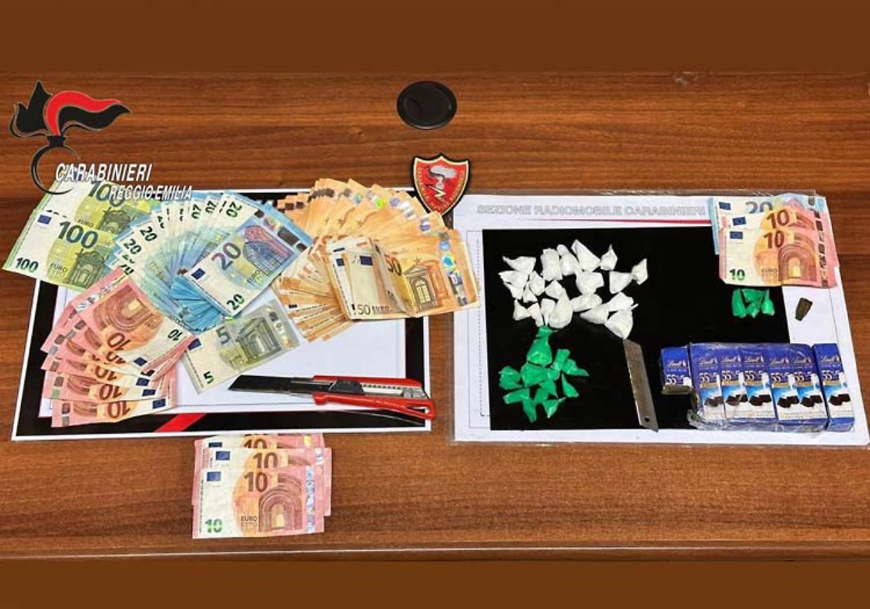 Due giovani arrestati a Reggio Emilia: sequestrati oltre 370 grammi di droga e 3.000 euro in contanti