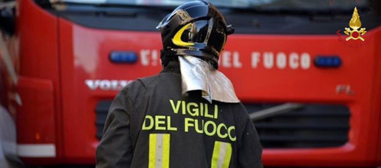 Donna chiama i Vigili del Fuoco per aprire l'appartamento dove c'è dentro il figlio di 8 mesi. Ma è una farsa