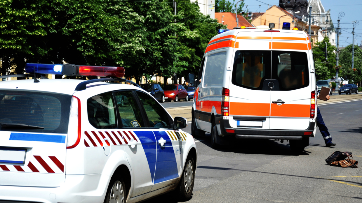 Forlì, carambola in viale dell'Appennino: coinvolte tre auto, una termina fuori strada