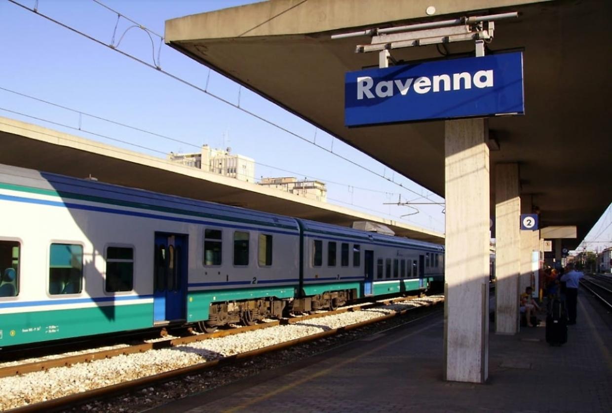 Tragedia in stazione a Ravenna: 51enne investito da un treno ora lotta tra la vita e la morte