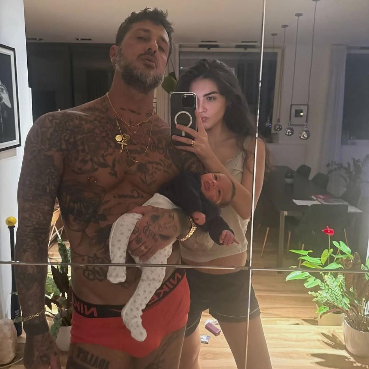 Corona prevede anche il suo futuro con Sara: "Avremo un secondo figlio ma poi ci separeremo"