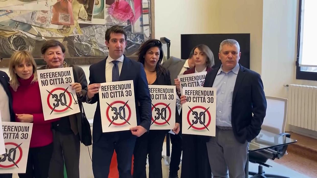 Bocche cucite sulla raccolta firme: risultato ancora in bilico