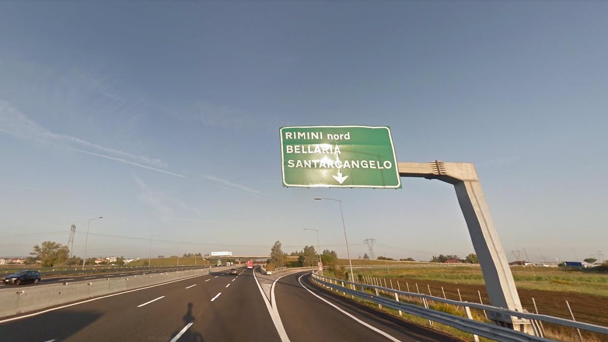 Paura sull'A14: un auto sfreccia contromano. L'intervento della Polizia Stradale