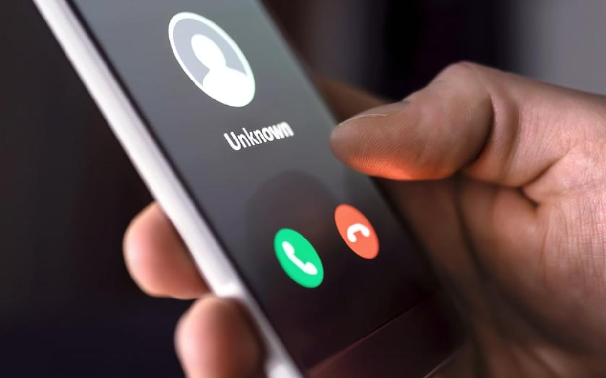 SMS falsi e finti carabinieri per svuotare i conti correnti, nuove truffe in corso