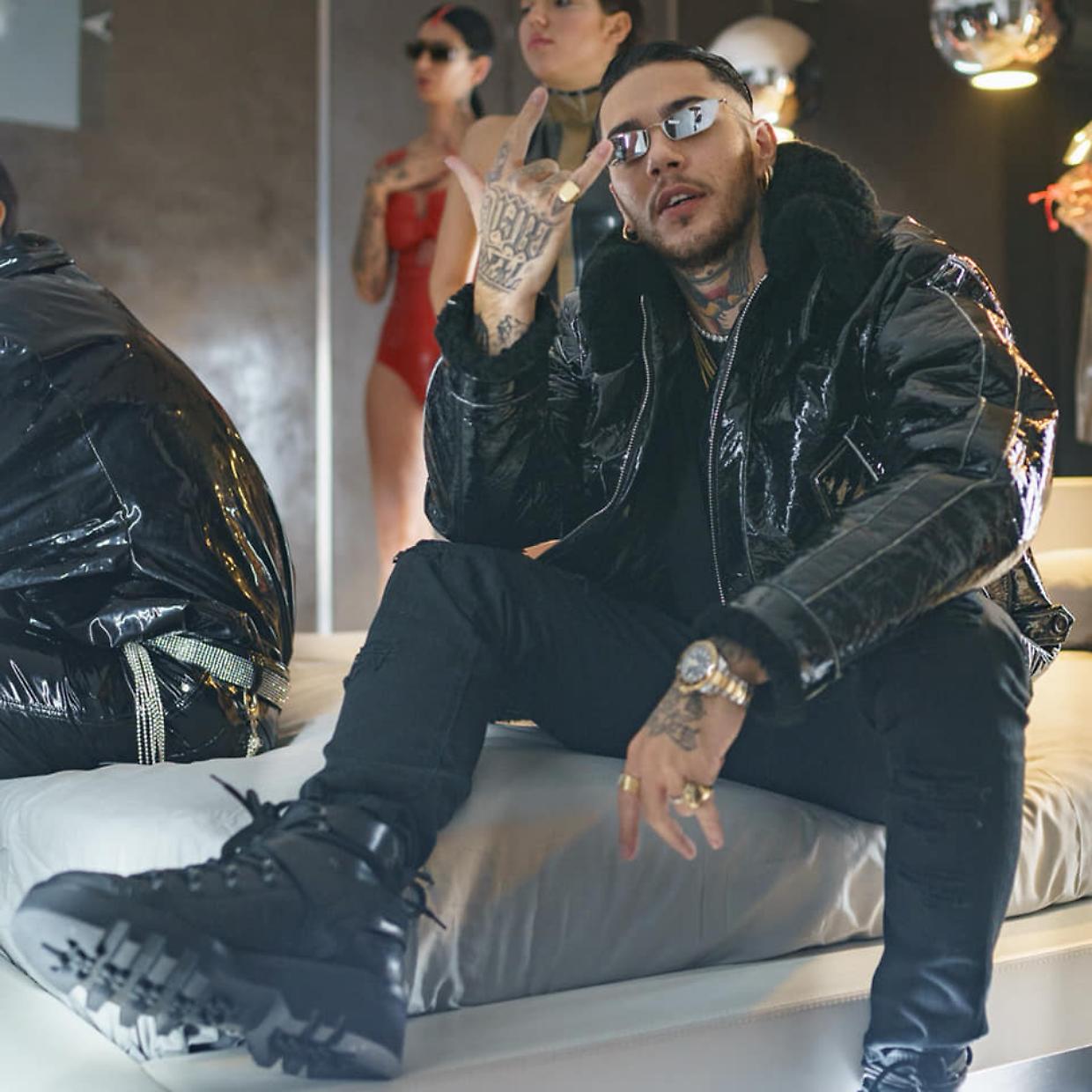 Emis Killa indagato per associazione a delinquere. In dubbio Sanremo?