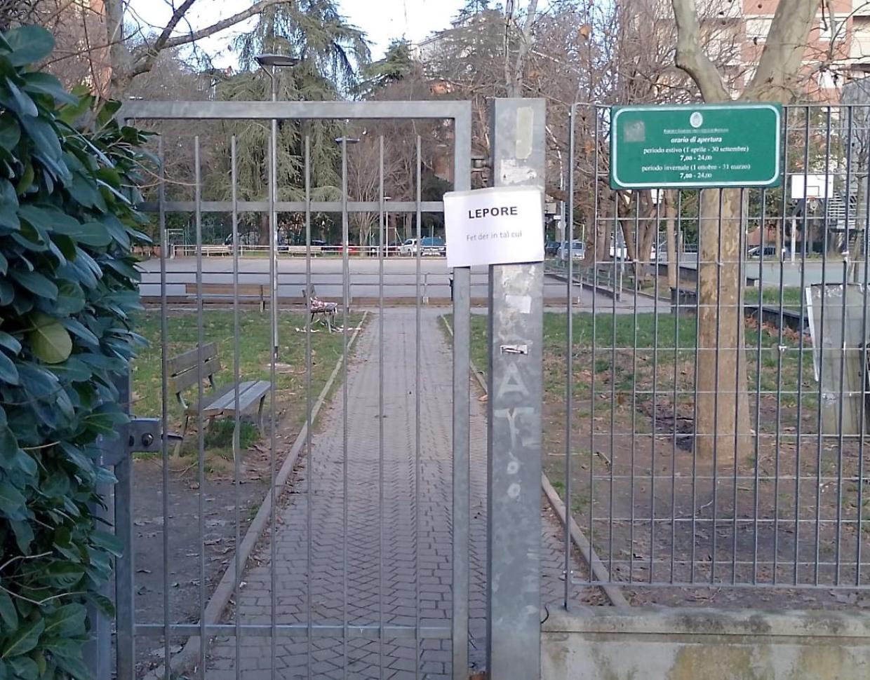 Qualcuno prende male l'allerta: insulti a Lepore nei parchi
