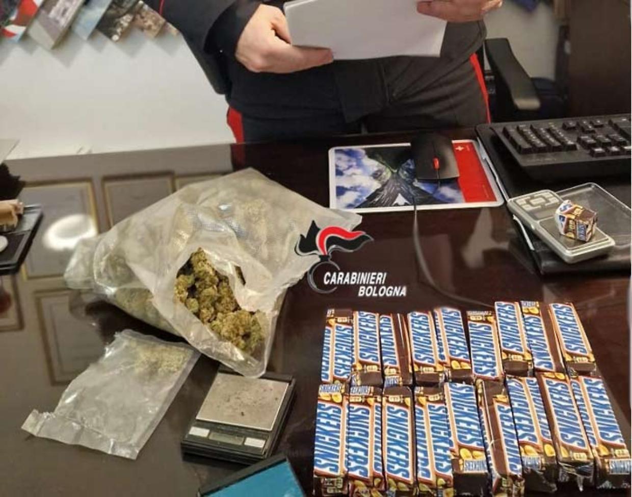 Confezionava l'hashish come barrette di cioccolato: arrestato un un 59enne di Bologna per spaccio