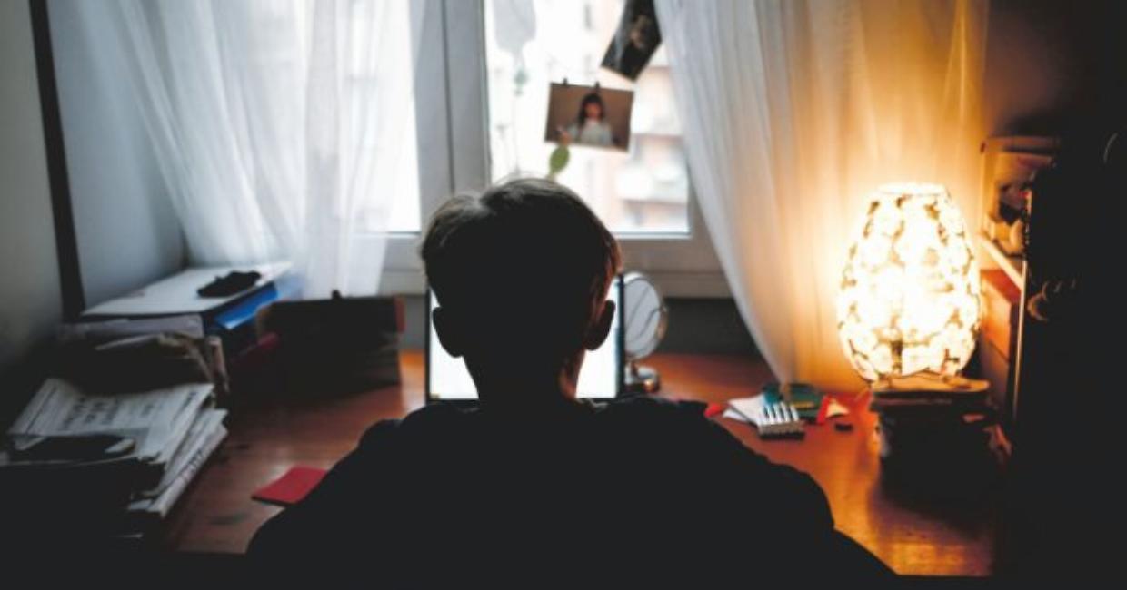 Cresce il fenomeno dell'isolamento sociale giovanile a causa dell'iperconnessione