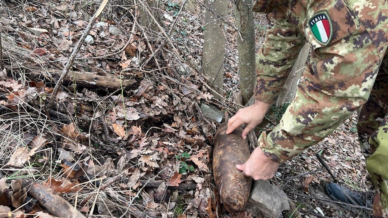 Bonifica di un ordigno bellico a Prignano sulla Secchia: intervento degli artificieri dell'Esercito
