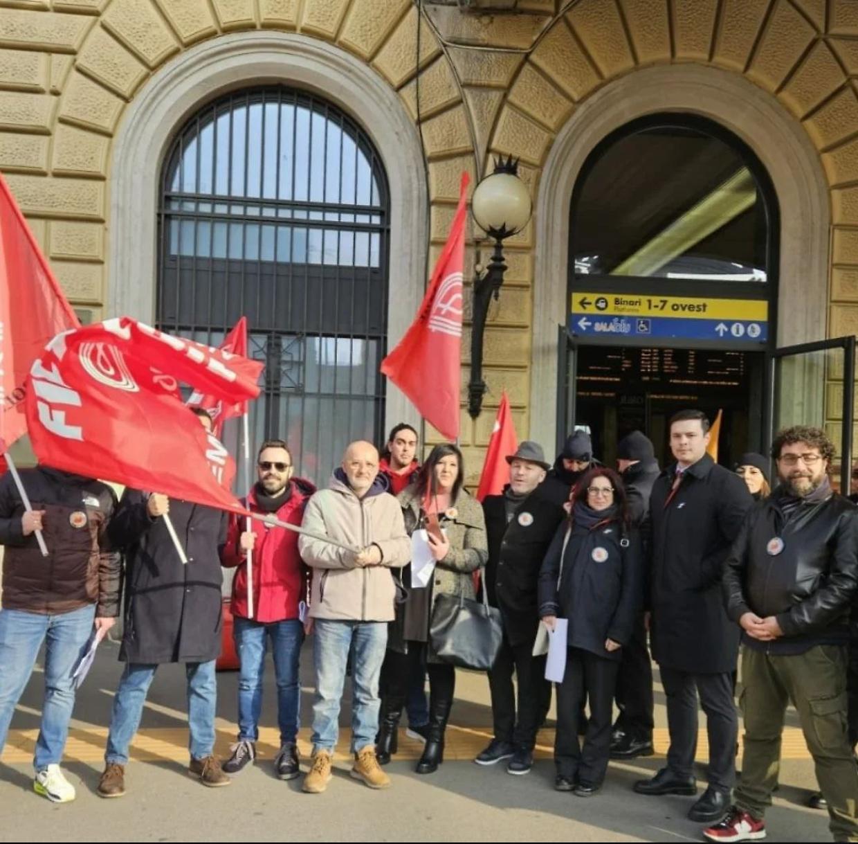 Aggressioni ai capitreno: sindacati in protesta a Bologna