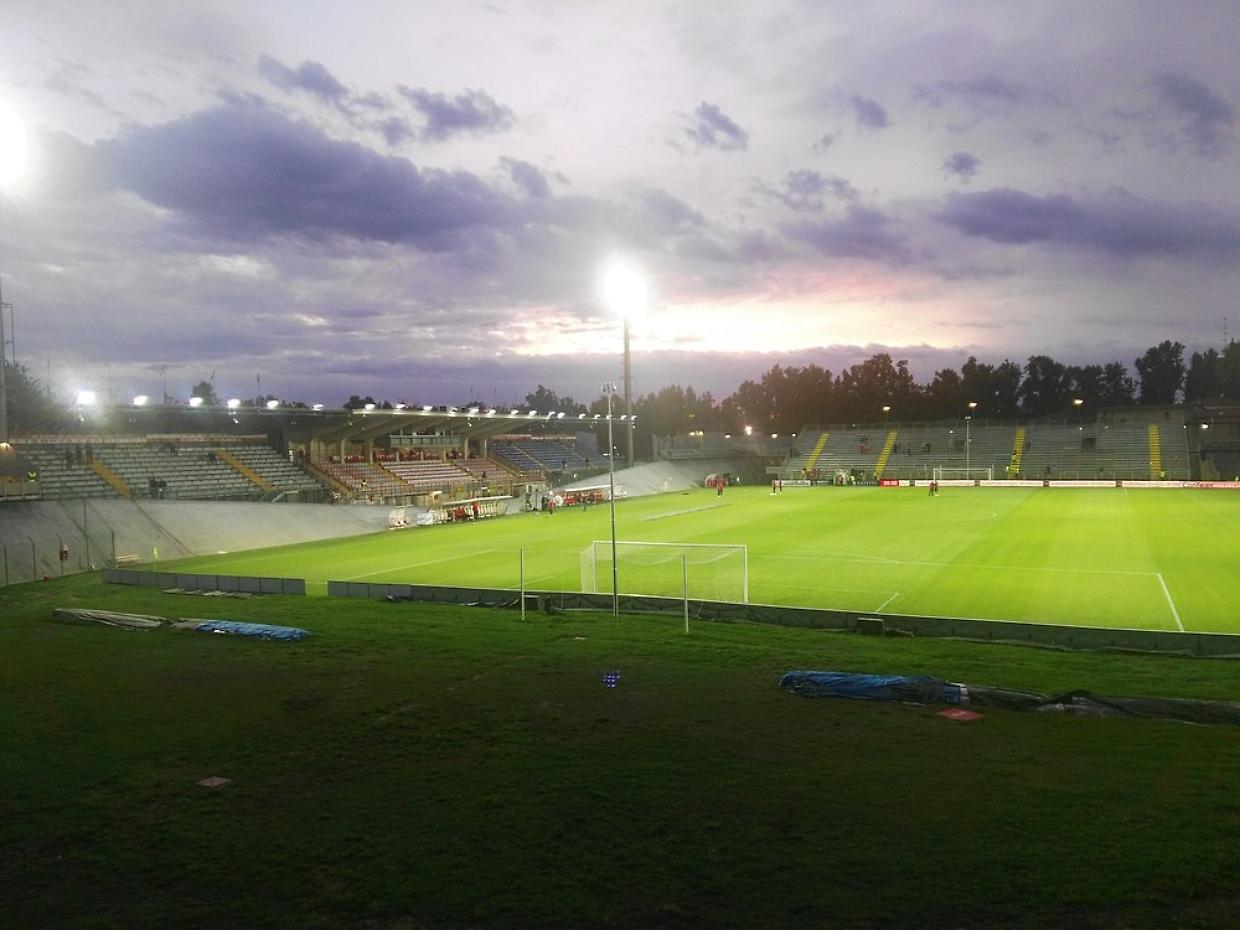 Calciatore espulso insegue i tifosi avversari e spara: panico dopo un match di seconda categoria