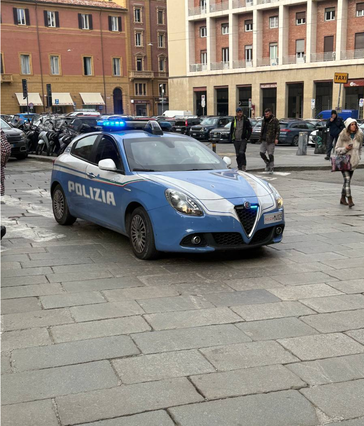 Bologna: due rapine violente in centro e alla Bolognina, quattro arresti