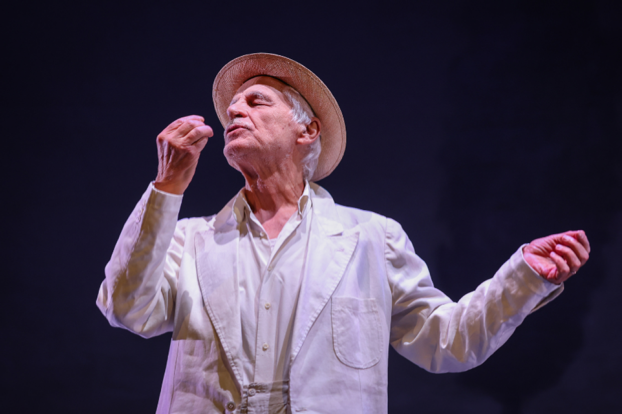 Michele Placido porta Pirandello al Teatro Duse: Un Viaggio nel Genio del Premio Nobel