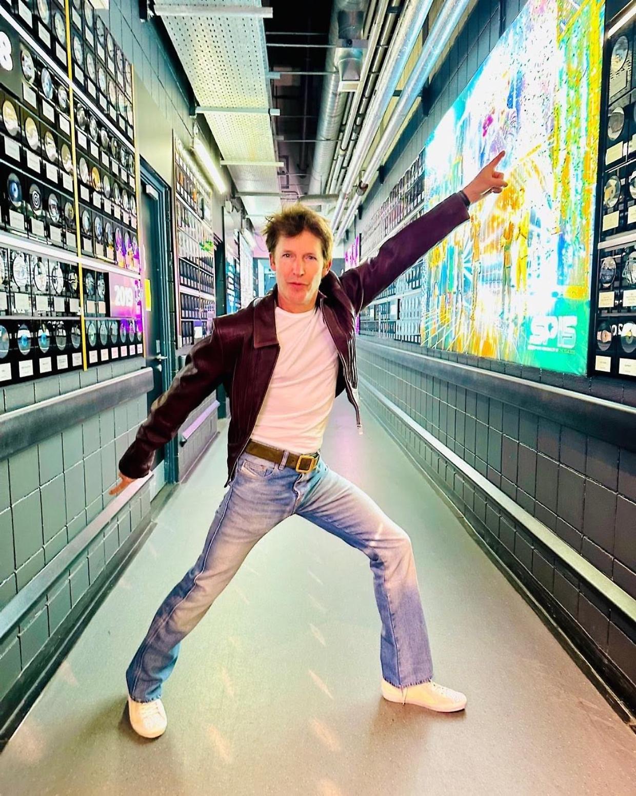 James Blunt celebra il 20° anniversario di 'Back to Bedlam' con l'unica data italiana all'Unipol Arena